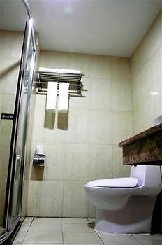 Guan Zhong Hotel Huayin Bagian luar foto